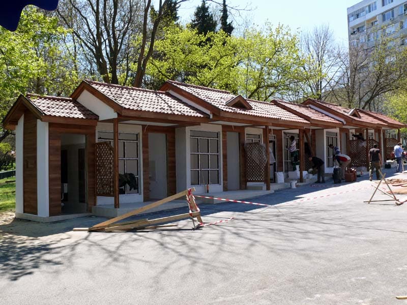 Базар „Флора“, Бургас — изграждане на дървените павилиони (кадър 14)